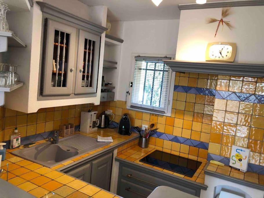 Appartement 60M2 - 2 Chambres A Une Minute Des Plages, Parking Prive Sausset-les-Pins Exterior foto